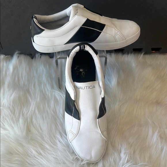 Nautica White and Black Sneakers Sleek Modern Design - Picture 4 of 16